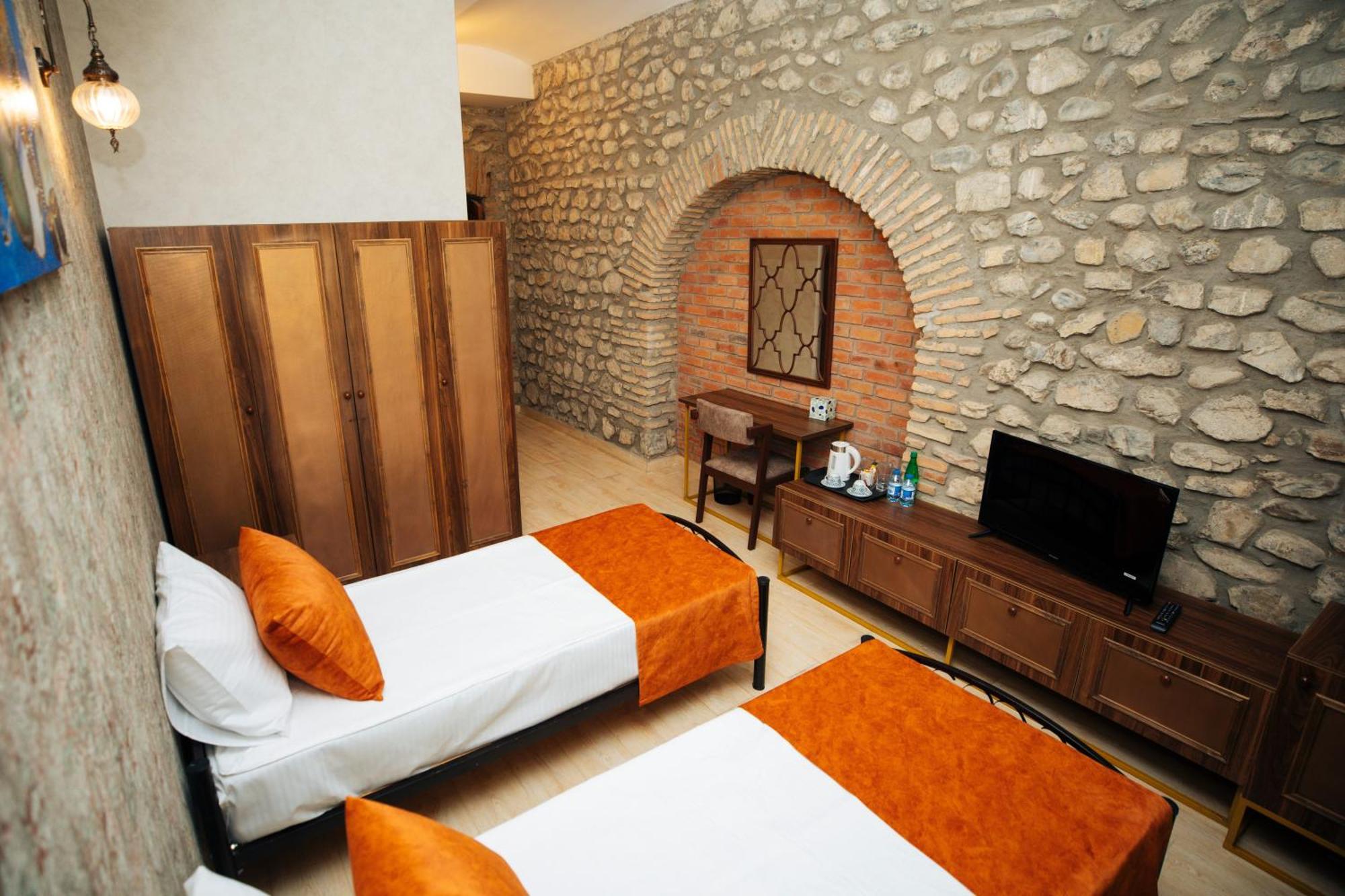 Art Hotel By Abad Guest Şǝki Zewnętrze zdjęcie